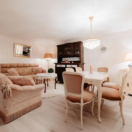 Glueckliche Zeit 100qm Im Souterrain Apartament