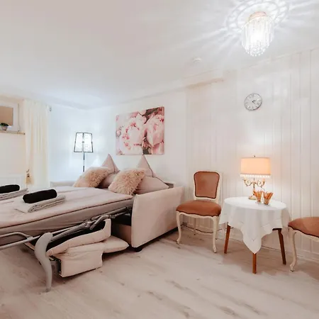 Glueckliche Zeit 100qm Im Souterrain Apartament *