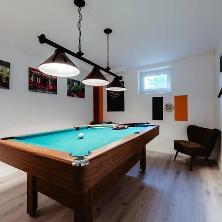 Glueckliche Zeit 100qm Im Souterrain Apartament